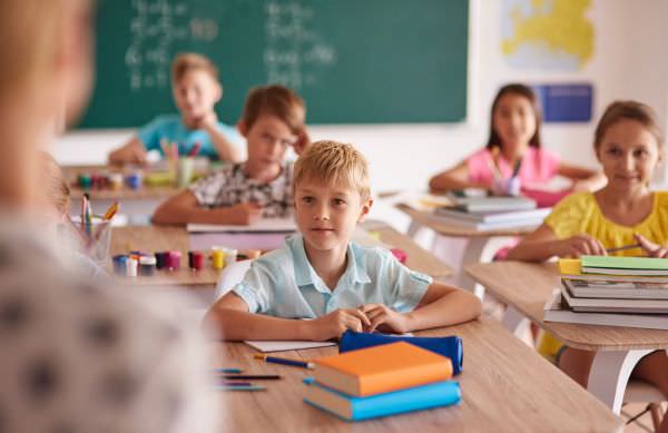Voir Enseignement primaire Enseignement primaire